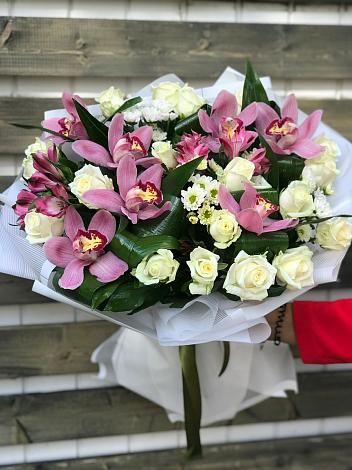 Букет цветов из: Розы и Хризантемы в Григорово Новгородская область