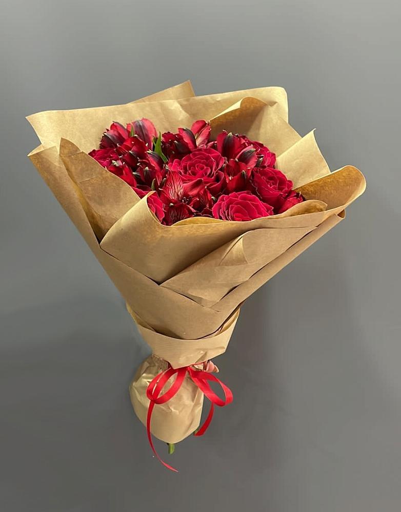 Букет цветов из: Альстромерии и Розы в Григорово Новгородская область