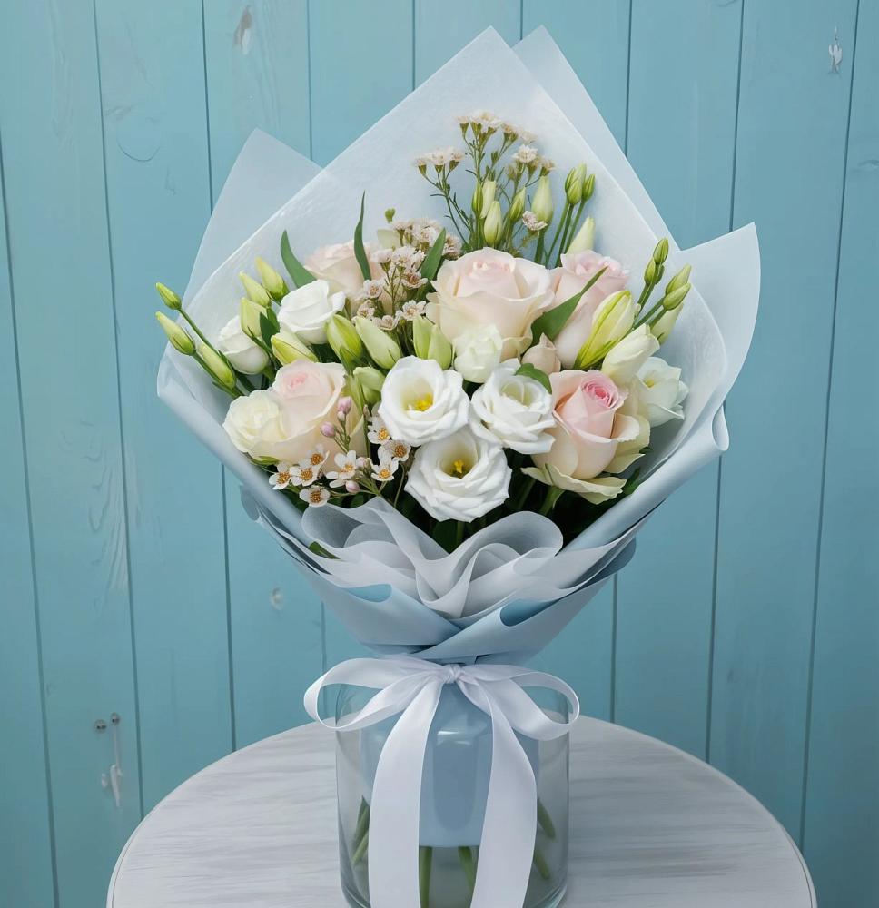 Букет цветов из: Розы и Лизиантусы в Григорово Новгородская область