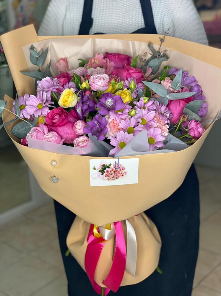 Букет цветов из: Хризантемы, Гвоздики и Альстромерии в Григорово Новгородская область