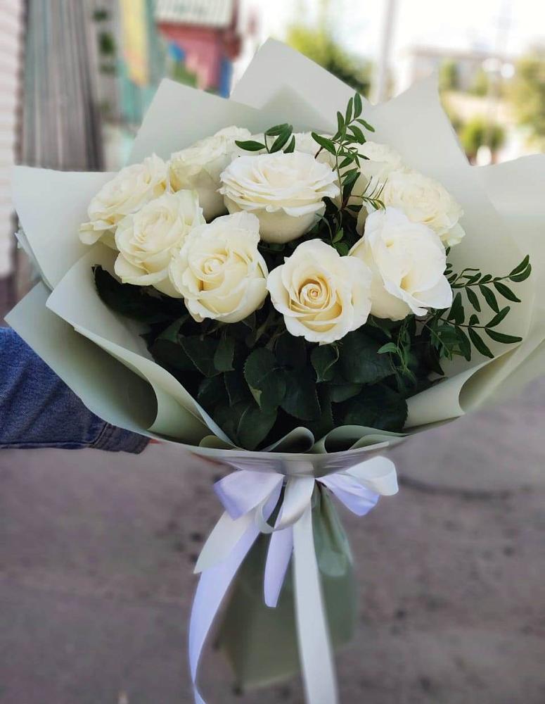 Букет Белые розы Проуд в Григорово Новгородская область