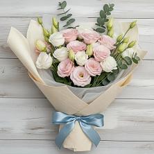 Букет цветов из:  Лизиантусы в Григорово Новгородская область