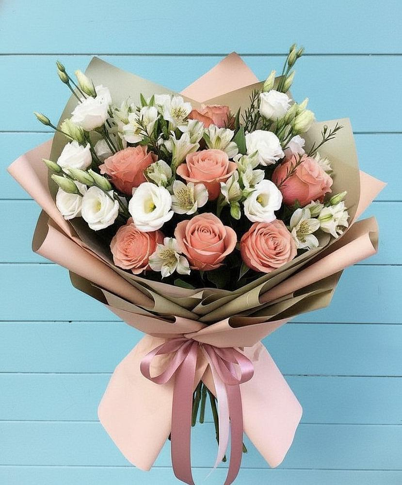 Букет цветов из: Розы, Альстромерии и Лизиантусы в Григорово Новгородская область