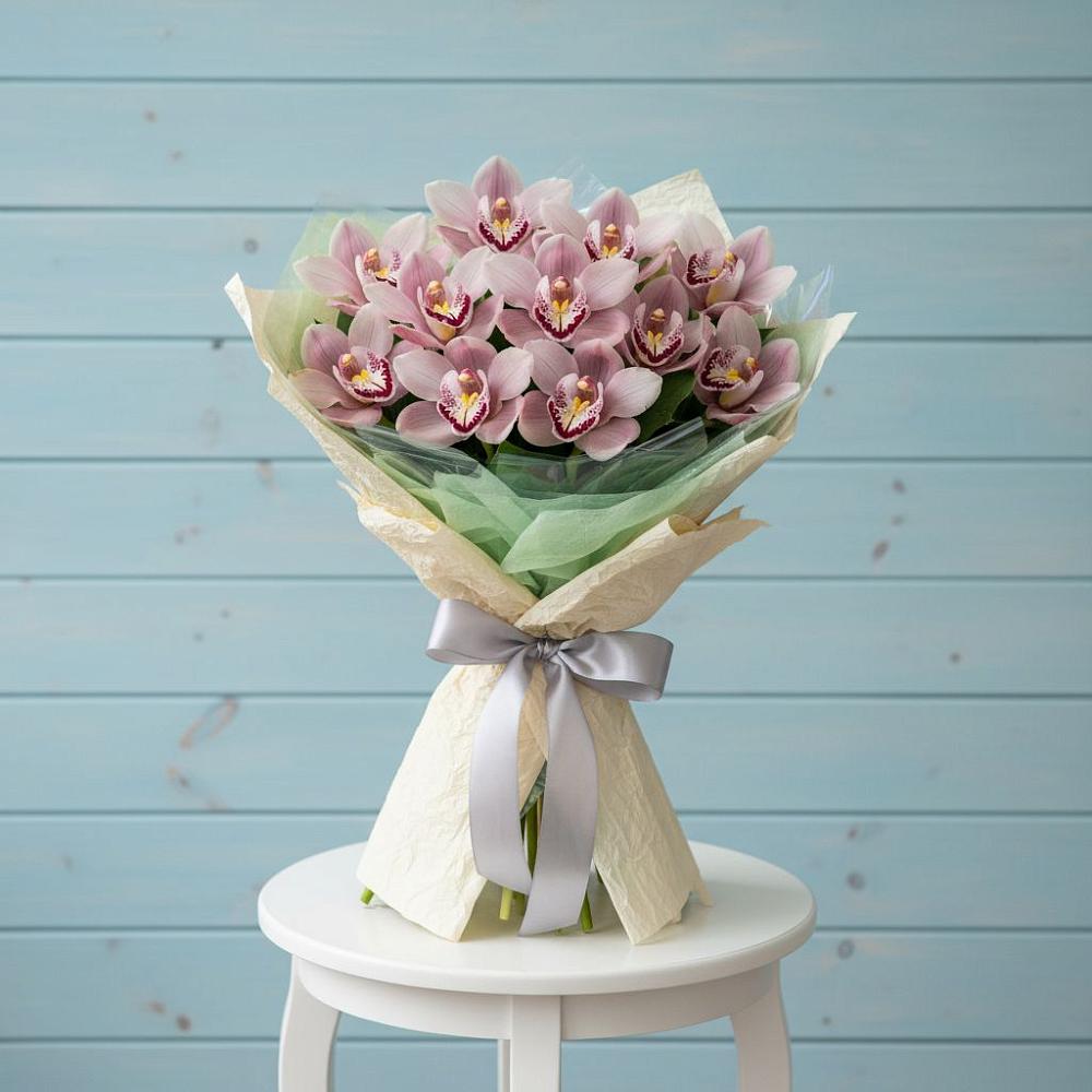 Букет цветов из: Орхидеи и Розы в Григорово Новгородская область