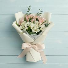 Букет цветов из:  Альстромерии в Григорово Новгородская область