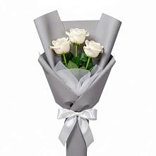 Букет 3 белые розы в Григорово Новгородская область