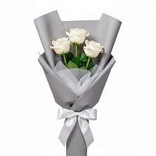 Букет 3 белые розы в Григорово Новгородская область