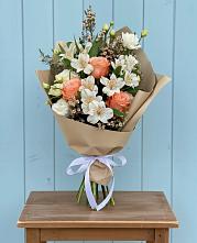 Букет цветов из:  Альстромерии, Лизиантусы, Розы и Хризантемы в Григорово Новгородская область