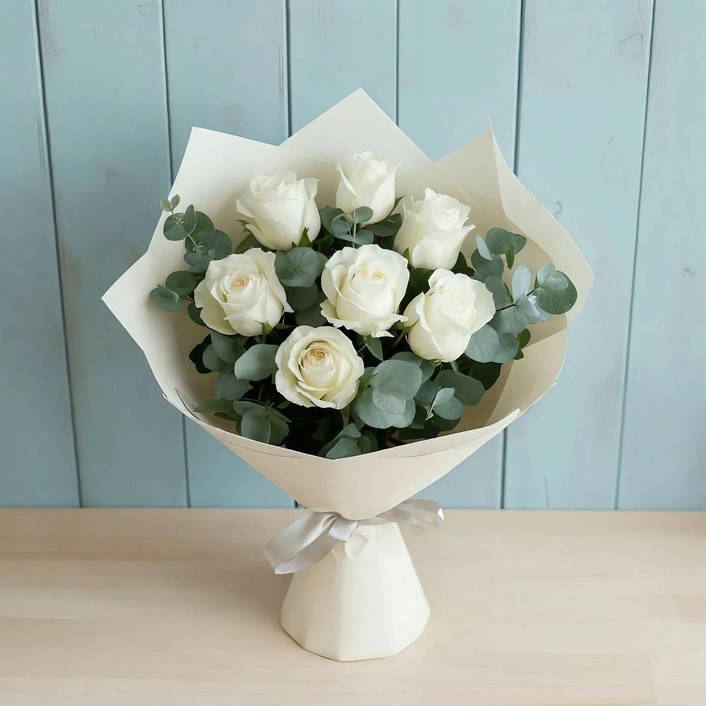 Букет Белые розы в Эвкалипте в Григорово Новгородская область