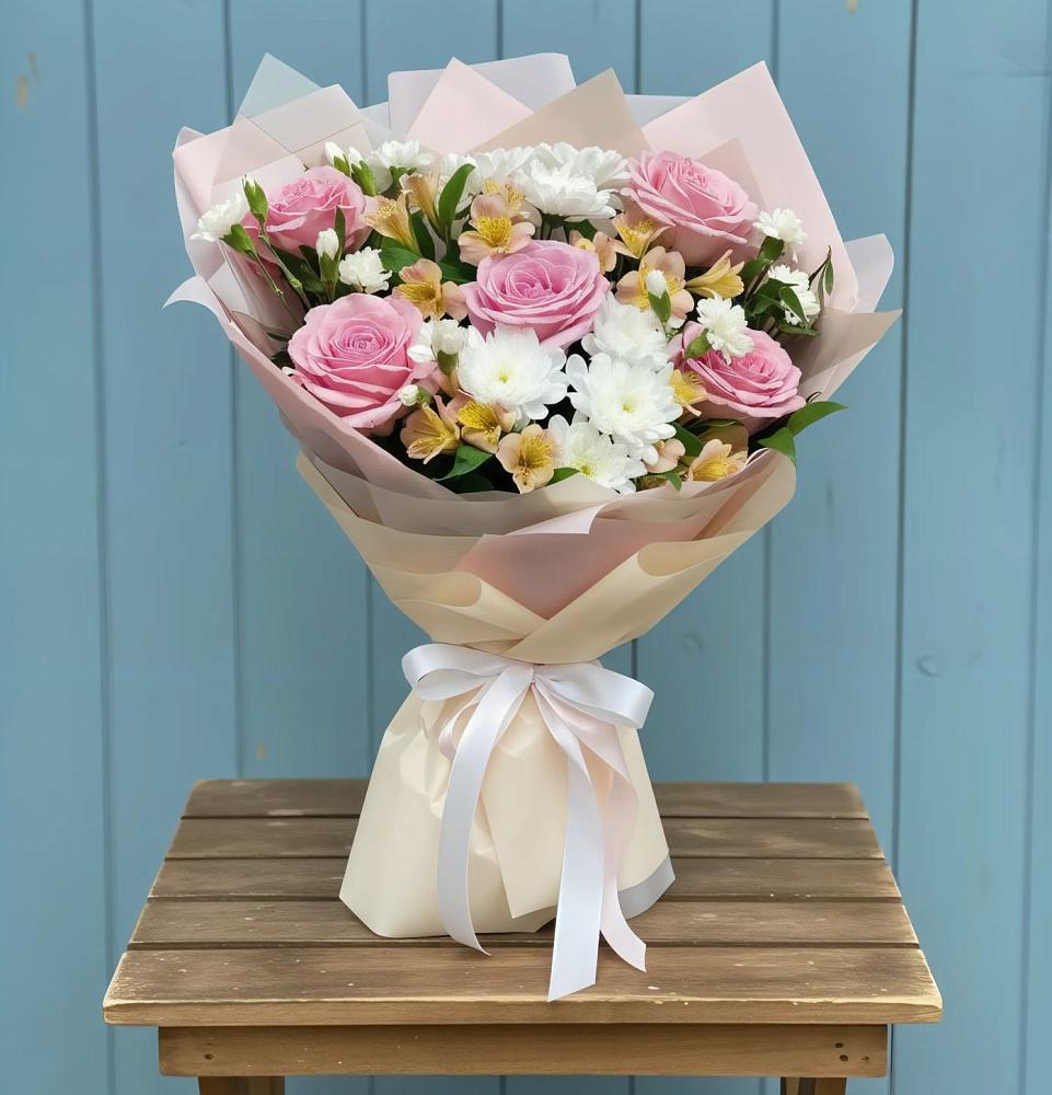 Букет цветов из: Гвоздики, Орхидеи и Розы в Григорово Новгородская область