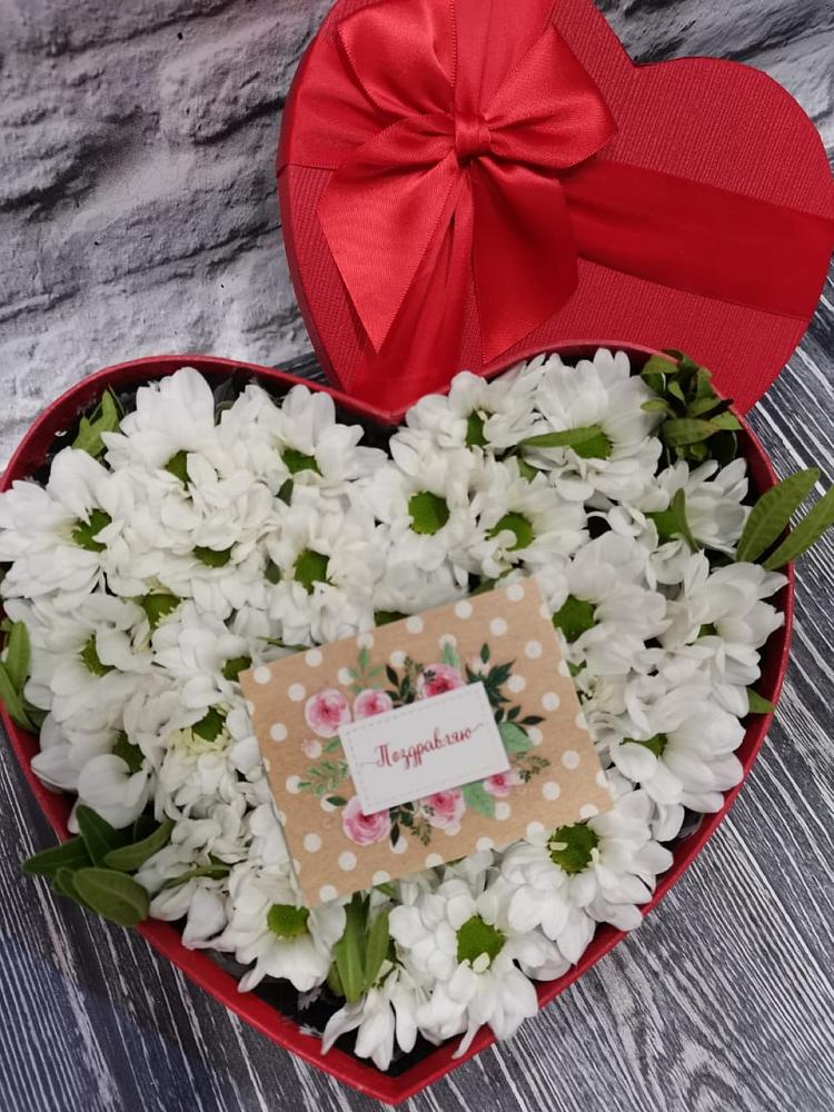 Цветочная композиция из Хризантемы в виде сердца в Григорово Новгородская область