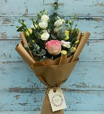Букет цветов из:  Розы и Лизиантусы в Григорово Новгородская область