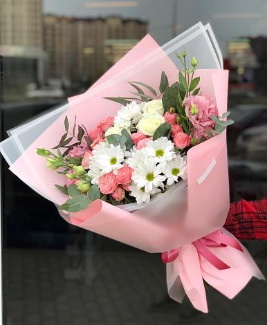 Букет цветов из: Розы, Лизиантусы и Хризантемы в Григорово Новгородская область