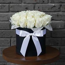 Цветочная композиция из Розы в шляпной коробке в Григорово Новгородская область